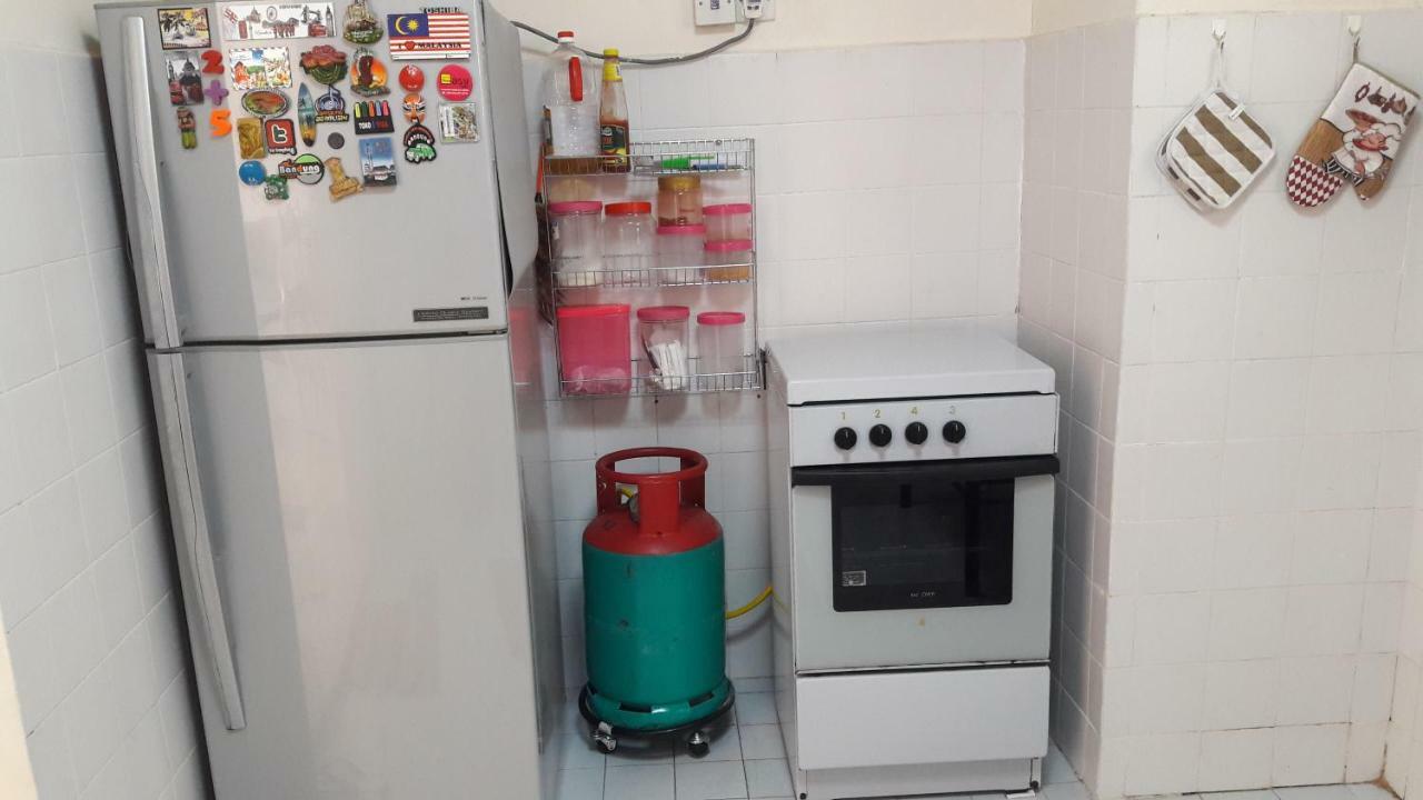Homestay Haizal Telok Kemang Port Dickson Exterior photo